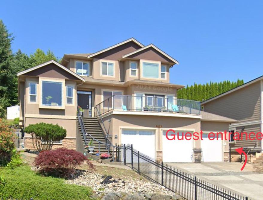 Private 2 Bedrooms Suite Near Hwy 1, Cultus Lake, Heritage Park, Fishing, Coliseum Чилівак Екстер'єр фото