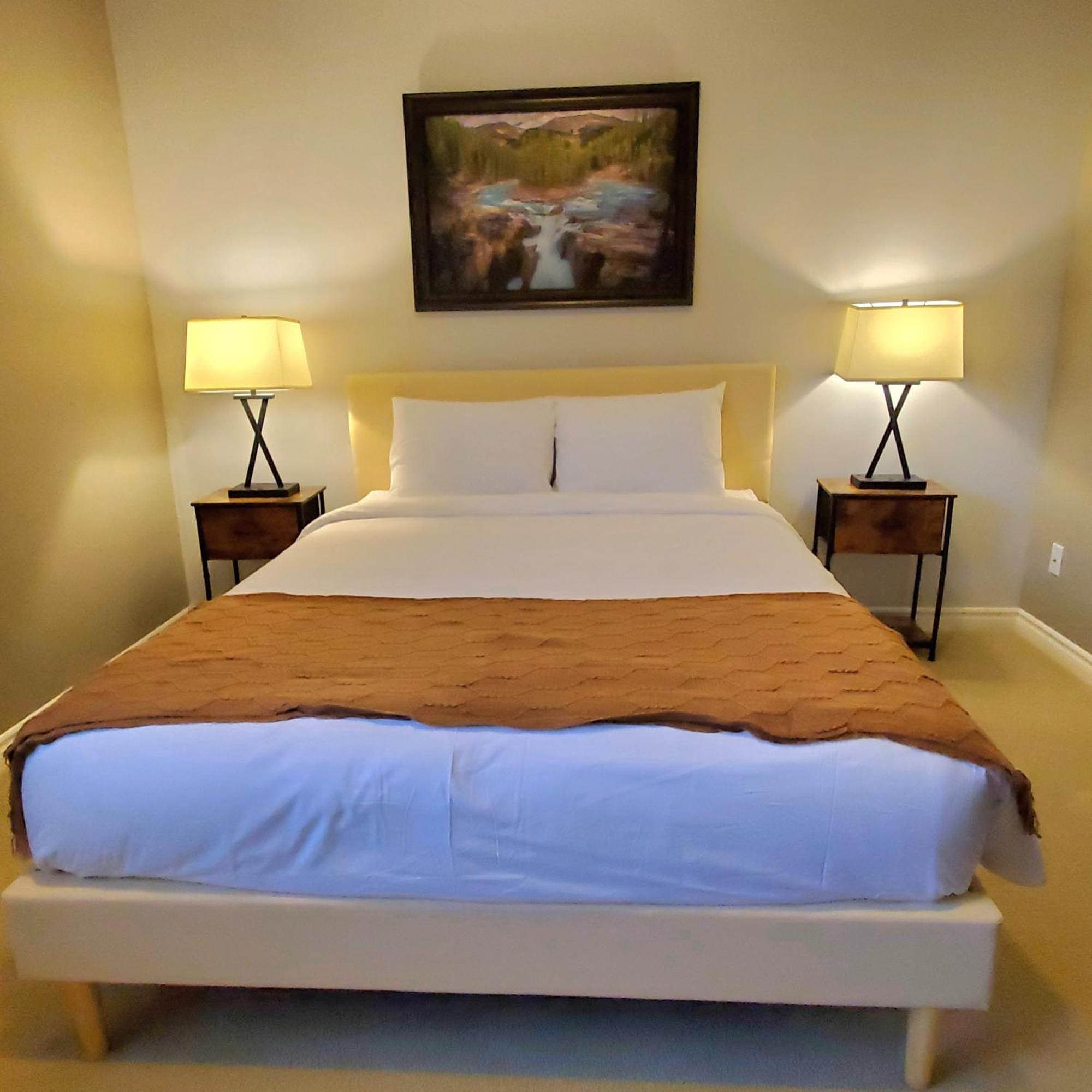 Private 2 Bedrooms Suite Near Hwy 1, Cultus Lake, Heritage Park, Fishing, Coliseum Чилівак Екстер'єр фото