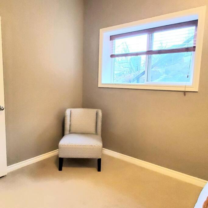 Private 2 Bedrooms Suite Near Hwy 1, Cultus Lake, Heritage Park, Fishing, Coliseum Чилівак Екстер'єр фото