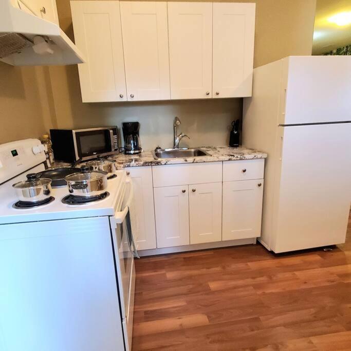 Private Suite 2Br Near Hwy 1, Heritage Park, Coliseum, Cultus Lake, Fishing, Чилівак Екстер'єр фото