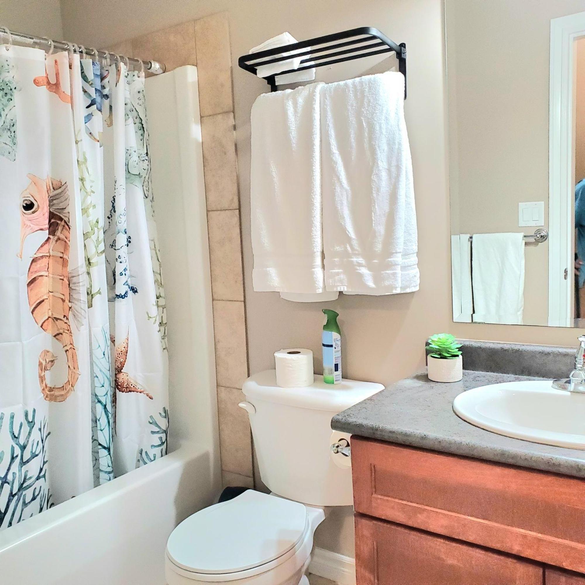 Private Suite 2Br Near Hwy 1, Heritage Park, Coliseum, Cultus Lake, Fishing, Чилівак Екстер'єр фото